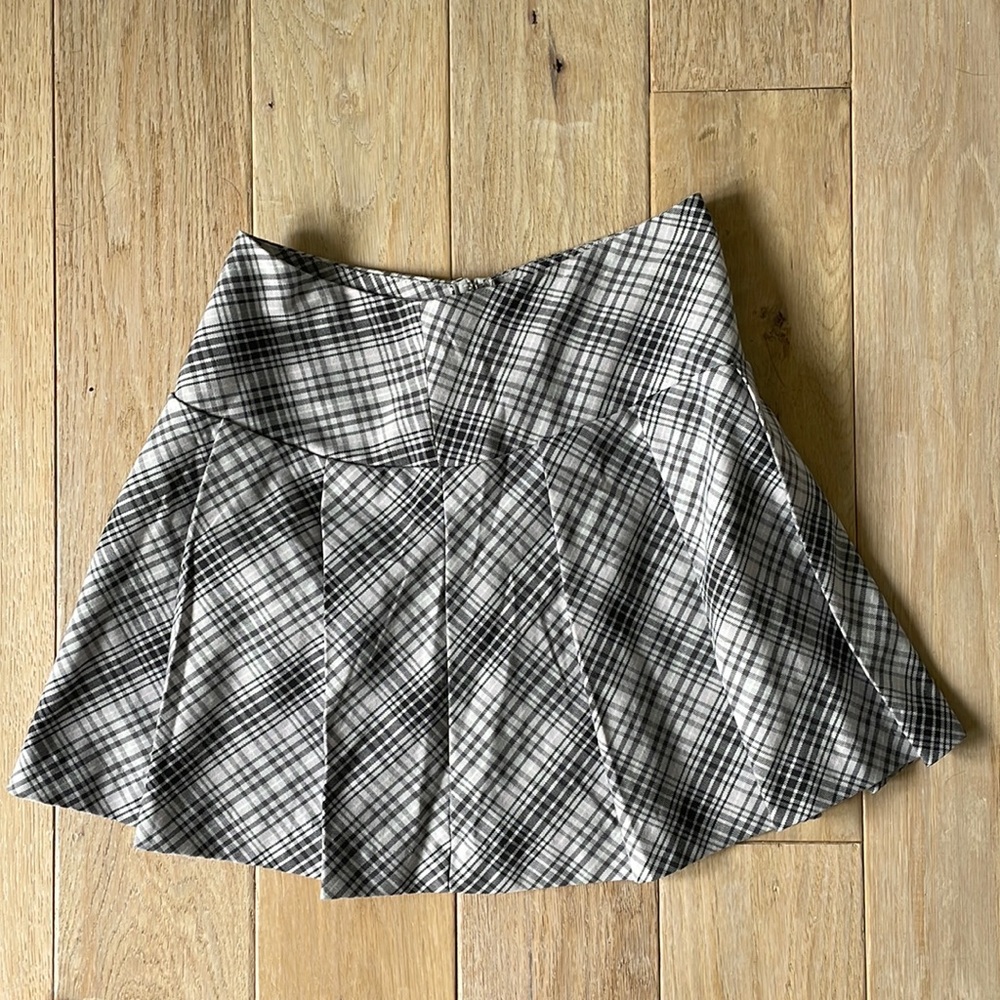 H&M pink gray and white plaid tennis skirt | zipper on back which is pictured